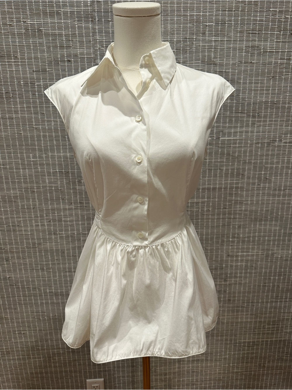 🩷 Prada Sleeveless Button-Front White Peplum Top 🩷